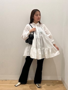 「SENSE OF PLACE by URBAN RESEARCH（センスオブプレイスバイアーバンリサーチ）のセンタープレスフレアデニム（デニムパンツ、ブルー系）」を使った、ユナさん（レディース・160cm）の夏コーディネート