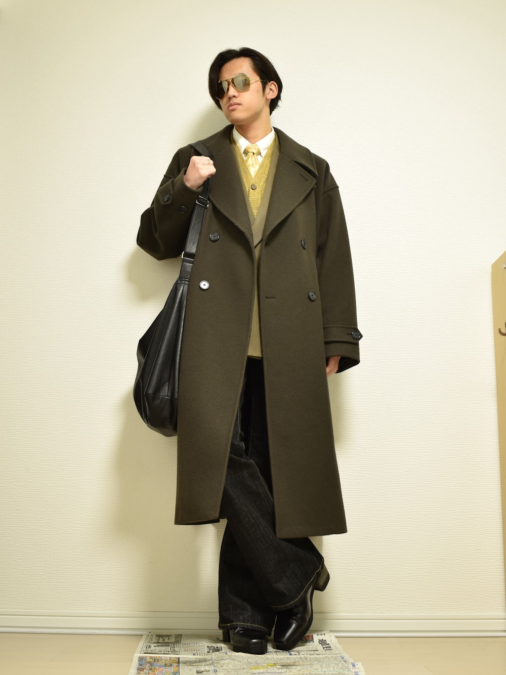 「最近のいい感じコーデ、ロングコート、冬アウター、オトナカジュアル、きれいめカジュアル、秋冬コーデ、冬コーデ、デニム、フレアパンツ、レイヤードスタイル、おしゃれさんと繋がりたい、ジャケット、ニット、ベスト、シャツスタイル」｜「CLELの【CLEL】Tech Melton Loose Double Chester Court/テックメルトンルーズ  ダブルチェスターコート（チェスターコート、ブラウン系）」を使った、KACCHAN   さん（メンズ・178cm）の秋コーディネートの1枚目の写真