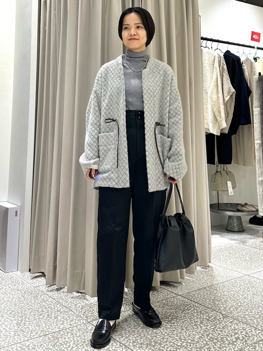「collexのピュアウールリブタートルニット（ニット/セーター、グレー系）」を使った、yukariさん（レディース・159cm）の冬コーディネートの1枚目の写真