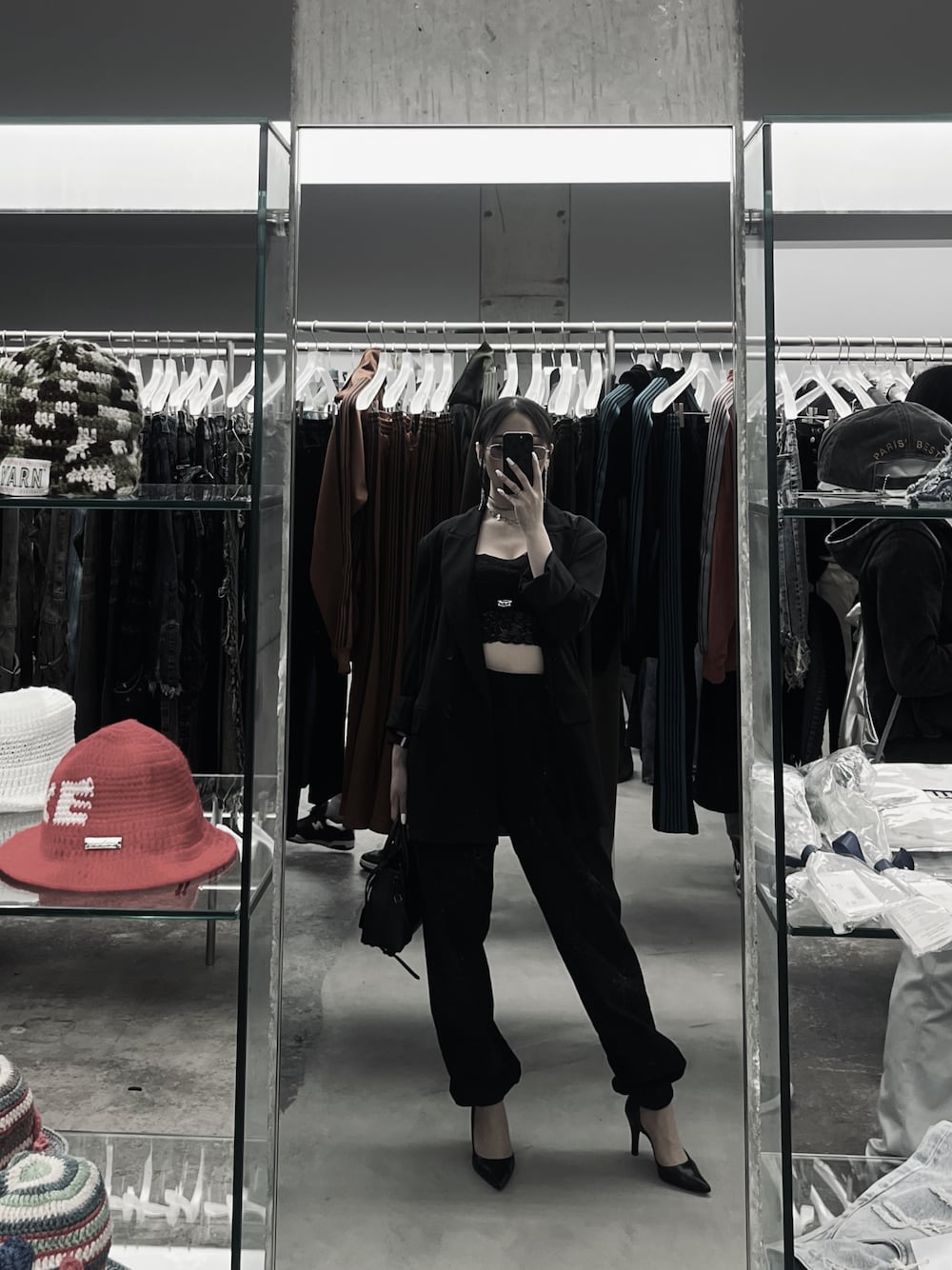 「Diesel、unknown、nubian、black、blackcode」｜「UNKNOWN.のアイテム（スウェットパンツ、ブラック系）」を使った、MIHO YOSHIYAMAさん（レディース・158cm）の春コーディネートの1枚目の写真