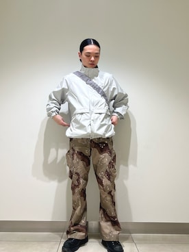 「URBAN RESEARCH DOORS（アーバンリサーチドアーズ）の『別注』Foxfire×DOORS　ゴアテックスブルゾン（ブルゾン、ホワイト系）」を使った、EIKICHIさん（メンズ・170cm）の春コーディネート
