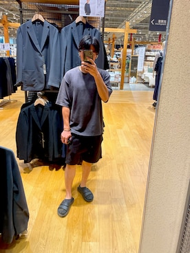 「GU（ジーユー）のアイテム（Tシャツ/カットソー、グレー系）」を使った、akiさん（メンズ・162cm）の秋コーディネート
