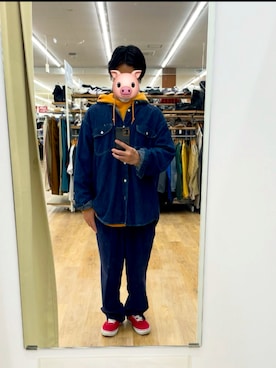 「UNIQLO（ユニクロ）のアイテム（シャツ/ブラウス、ブルー系）」を使った、akiさん（メンズ・162cm）の春コーディネート
