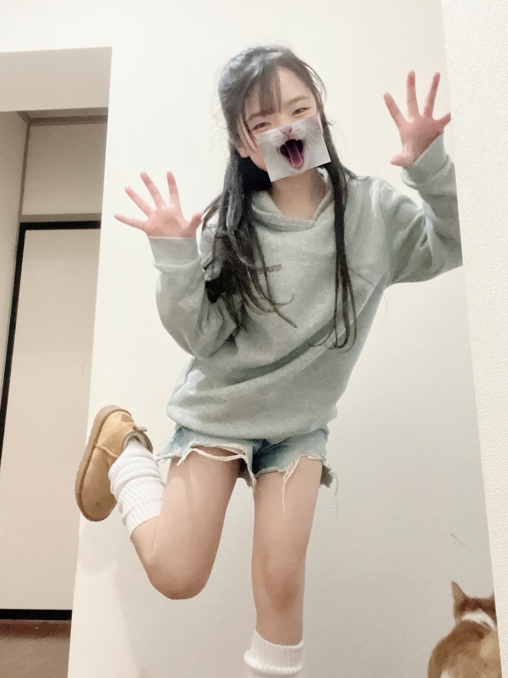 「ムートンブーツ、キッズファッション」｜「SHEINのアイテム（パーカー、グレー系）」を使った、そーだ~さん（骨格ウェーブ・キッズ・141cm）の冬コーディネートの1枚目の写真