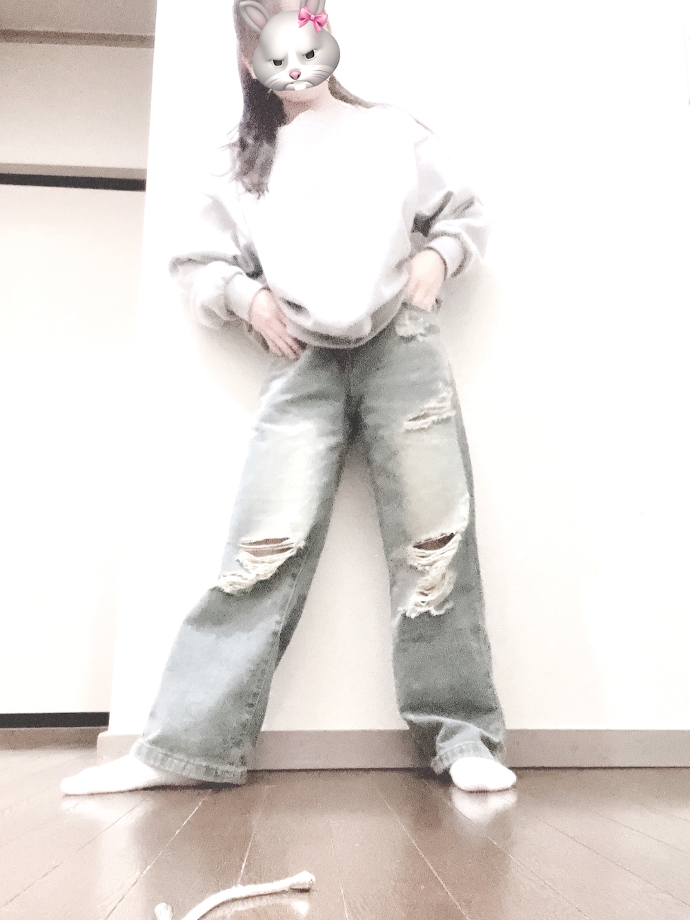 「ダメージデニムパンツ、冬服」｜「SHEINのアイテム（デニムパンツ、ブルー系）」を使った、そーだ~さん（骨格ウェーブ・キッズ・141cm）の冬コーディネートの1枚目の写真