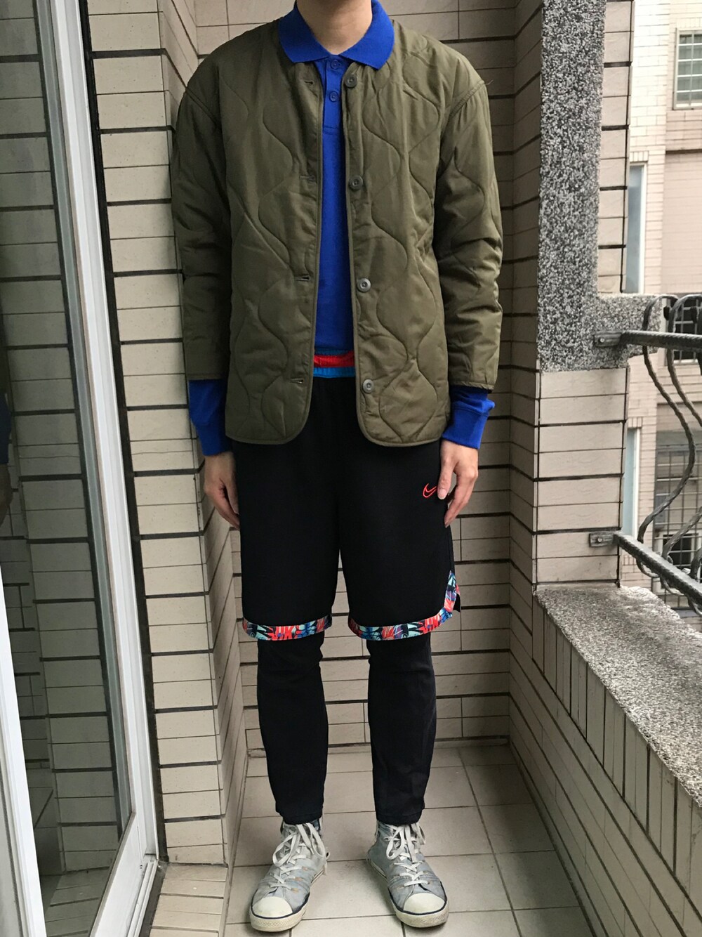 「GUのアイテム（ノーカラージャケット、グリーン系）」を使った、Ivano Shiehさん（メンズ・178cm）の冬コーディネートの1枚目の写真