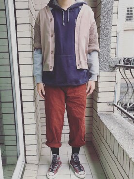 「H&M（エイチ・アンド・エム）のアイテム（チノパンツ）」を使った、Ivano Shiehさん（メンズ・178cm）の秋コーディネート