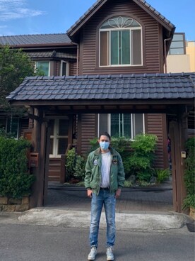 「Levi's（リーバイス）のアイテム（シューズ）」を使った、Ivano Shiehさん（メンズ・178cm）の夏コーディネート