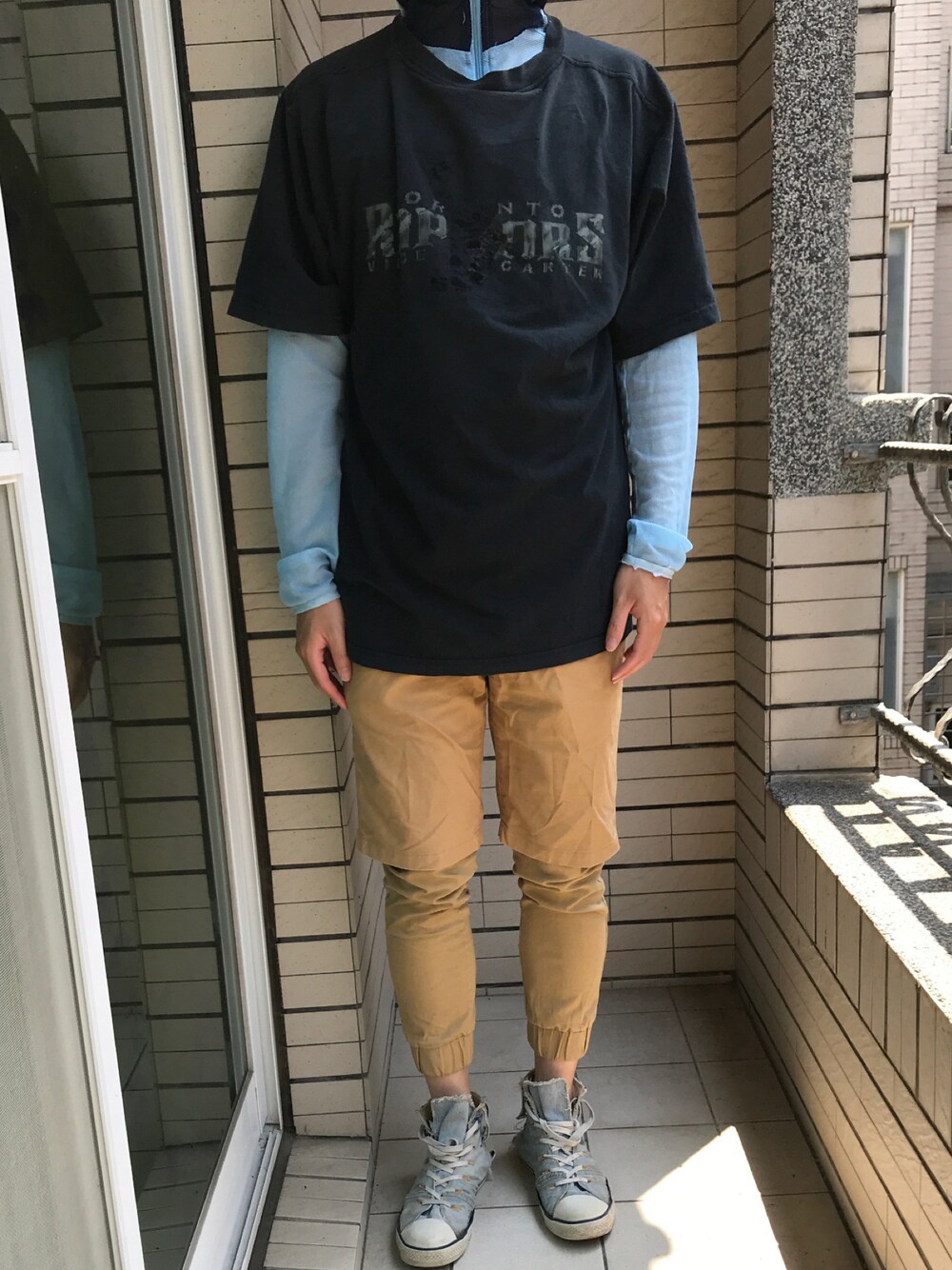 「NBAのアイテム（Tシャツ/カットソー、ブラック系）」を使った、Ivano Shiehさん（メンズ・178cm）の春コーディネートの1枚目の写真