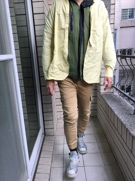 「Levi's（リーバイス）のアイテム（シューズ）」を使った、Ivano Shiehさん（メンズ・178cm）の春コーディネート