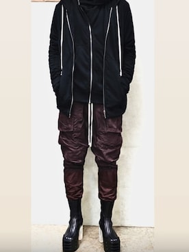 「Rick Owens（リックオウエンス）のアイテム」を使った、Ivano Shiehさん（メンズ・178cm）の冬コーディネート
