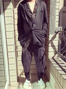 「Yohji Yamamoto（ヨウジヤマモト）のアイテム（テーラードジャケット）」を使った、Ivano Shiehさん（メンズ・178cm）の秋コーディネート