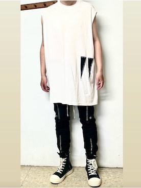 「DRKSHDW by RICK OWENS（ダークシャドウ バイ リックオウエンス）のアイテム（スニーカー、ブラック系）」を使った、Ivano Shiehさん（メンズ・178cm）の夏コーディネート