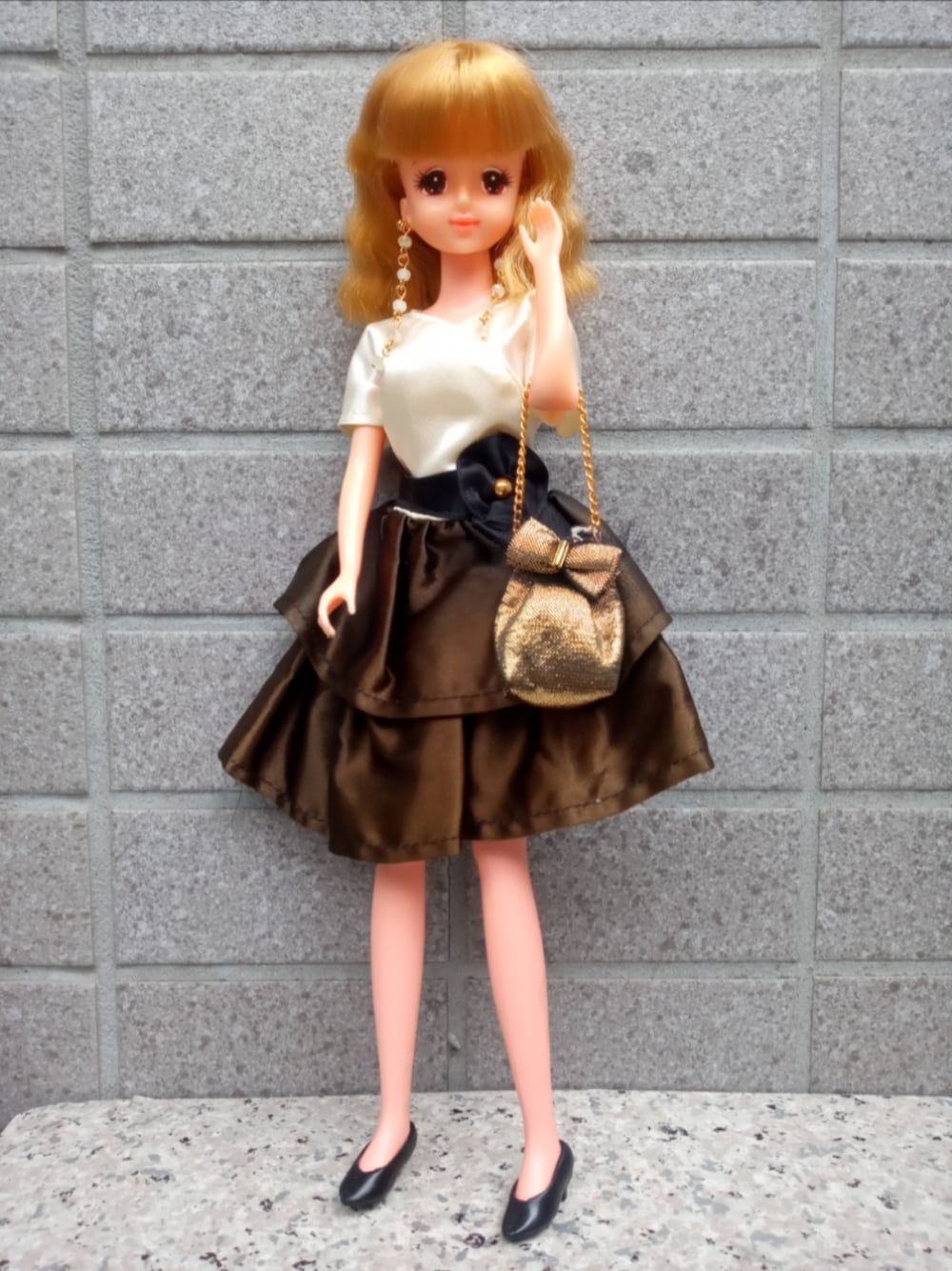 「ハンドメイド、ロングピアス、パーティーバッグ、ゆらゆらピアス、シンプルコーデ、パーティースタイル、TAKARA、タカラ、ジェニー、JeNny、JeNny'sCLUB、ドール」｜「TAKARAのアイテム（パンプス、ブラック系）」を使った、やんちゃっちゃんさん（レディース・165cm）の夏コーディネートの1枚目の写真