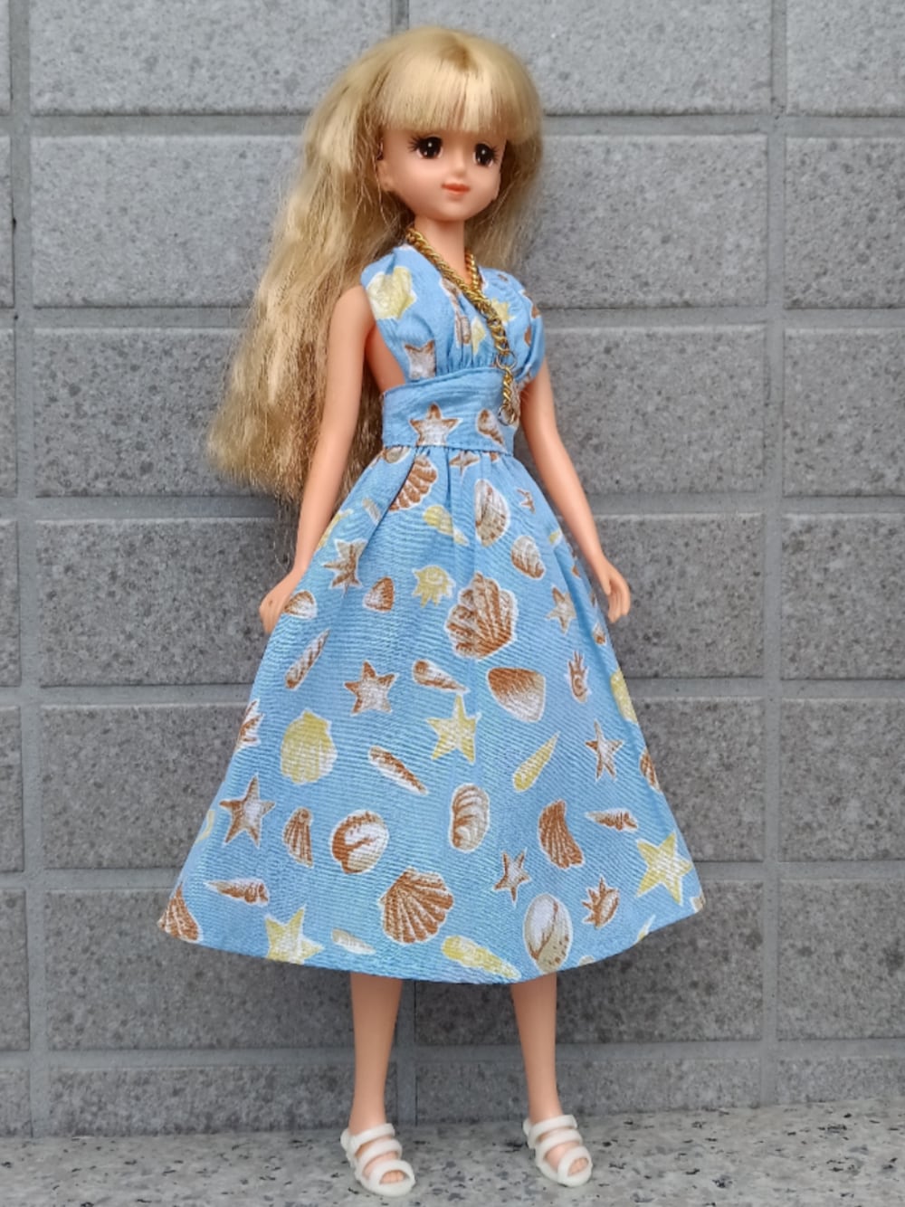 「サマードレス、夏コーデ、リゾートスタイル、TAKARA、タカラ、JeNny、ジェニー、日焼け肌、チェーンネックレス、水色」｜「TAKARAのアイテム（ワンピース、ブルー系）」を使った、やんちゃっちゃんさん（レディース・165cm）の夏コーディネートの1枚目の写真