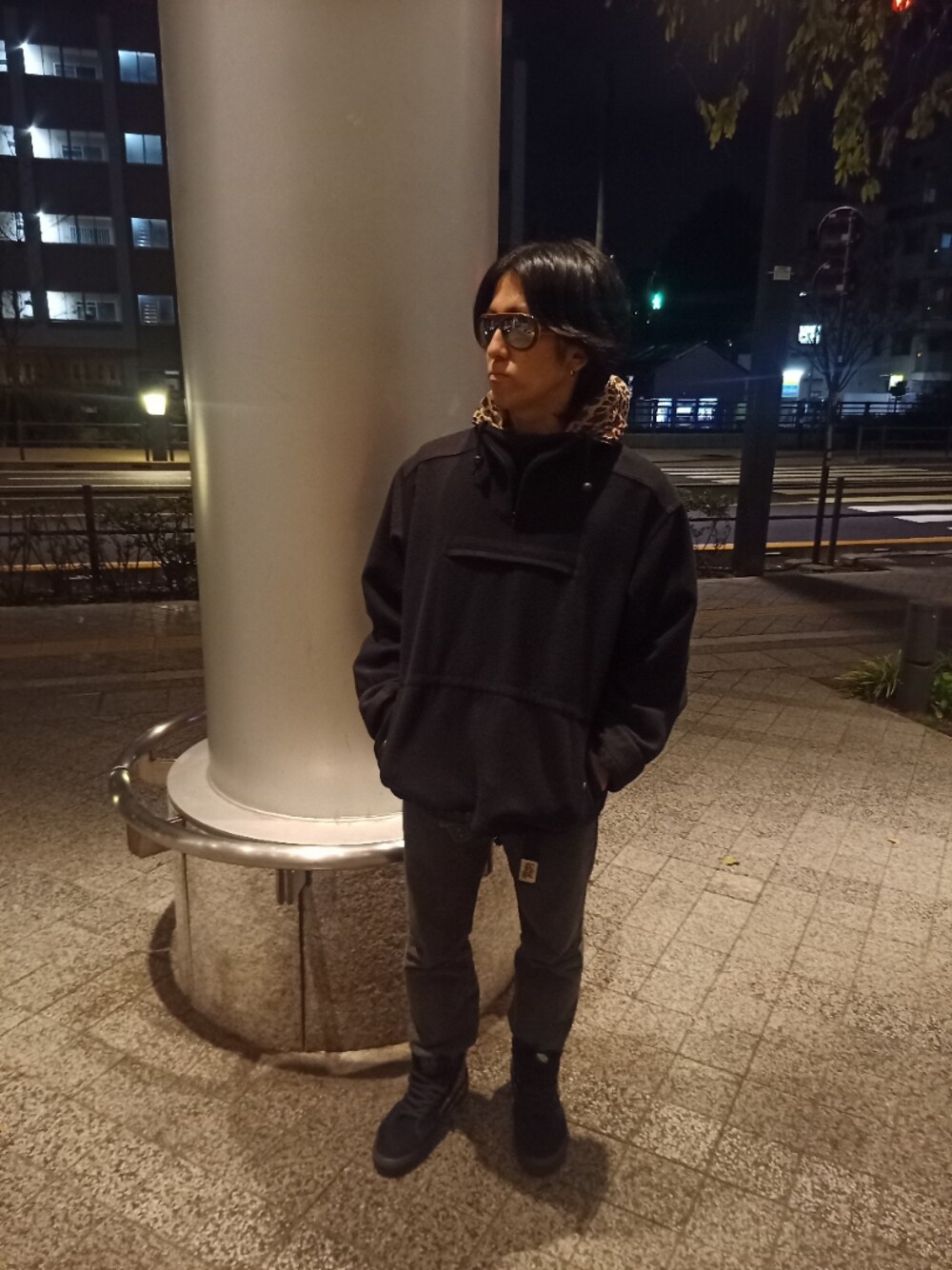 「秋コーデ、冬コーデ、大人コーデ、ストリートファッション、ootd、ストリート、TENDERLOIN、GDC、プルオーバー、VANS、Levi's、サングラス、いいね、save、フォローお願いします🤑、ブラック、ひょう柄」｜「TENDERLOINのアイテム（サングラス、ブラウン系）」を使った、🆕新吉村虎太郎🐯さん（メンズ・163cm）の秋コーディネートの1枚目の写真