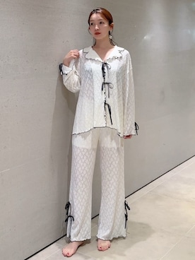 「SNIDEL HOME（スナイデルホーム）のカットレース開襟シャツ（ルームウェア/パジャマ、ホワイト系）」を使った、SNIDEL HOMEさんの春コーディネート