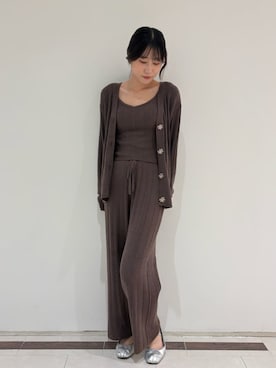 「SNIDEL HOME（スナイデルホーム）の【Creamy】エンブレムボタンニットカーディガン（ルームウェア/パジャマ、ブラウン系）」を使った、SNIDEL HOMEさんの夏コーディネート