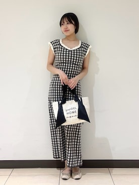 「SNIDEL HOME（スナイデルホーム）のバイカラーパールバンス（バレッタ/ヘアクリップ、ホワイト系）」を使った、SNIDEL HOMEさんの春コーディネート