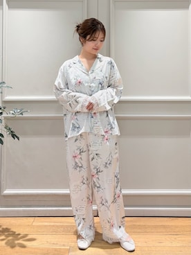 「SNIDEL HOME（スナイデルホーム）のサテンレースプリント開襟シャツ（ルームウェア/パジャマ、ベージュ系）」を使った、SNIDEL HOMEさんの夏コーディネート