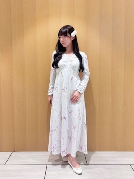 「アイテム（バレッタ/ヘアクリップ、ホワイト系）」を使った、SNIDEL HOMEさん（レディース・157cm）の秋コーディネート