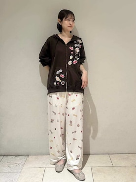 「SNIDEL HOME（スナイデルホーム）の【Tweety】カットロングパンツ（ルームウェア/パジャマ、イエロー系）」を使った、SNIDEL HOMEさんの春コーディネート
