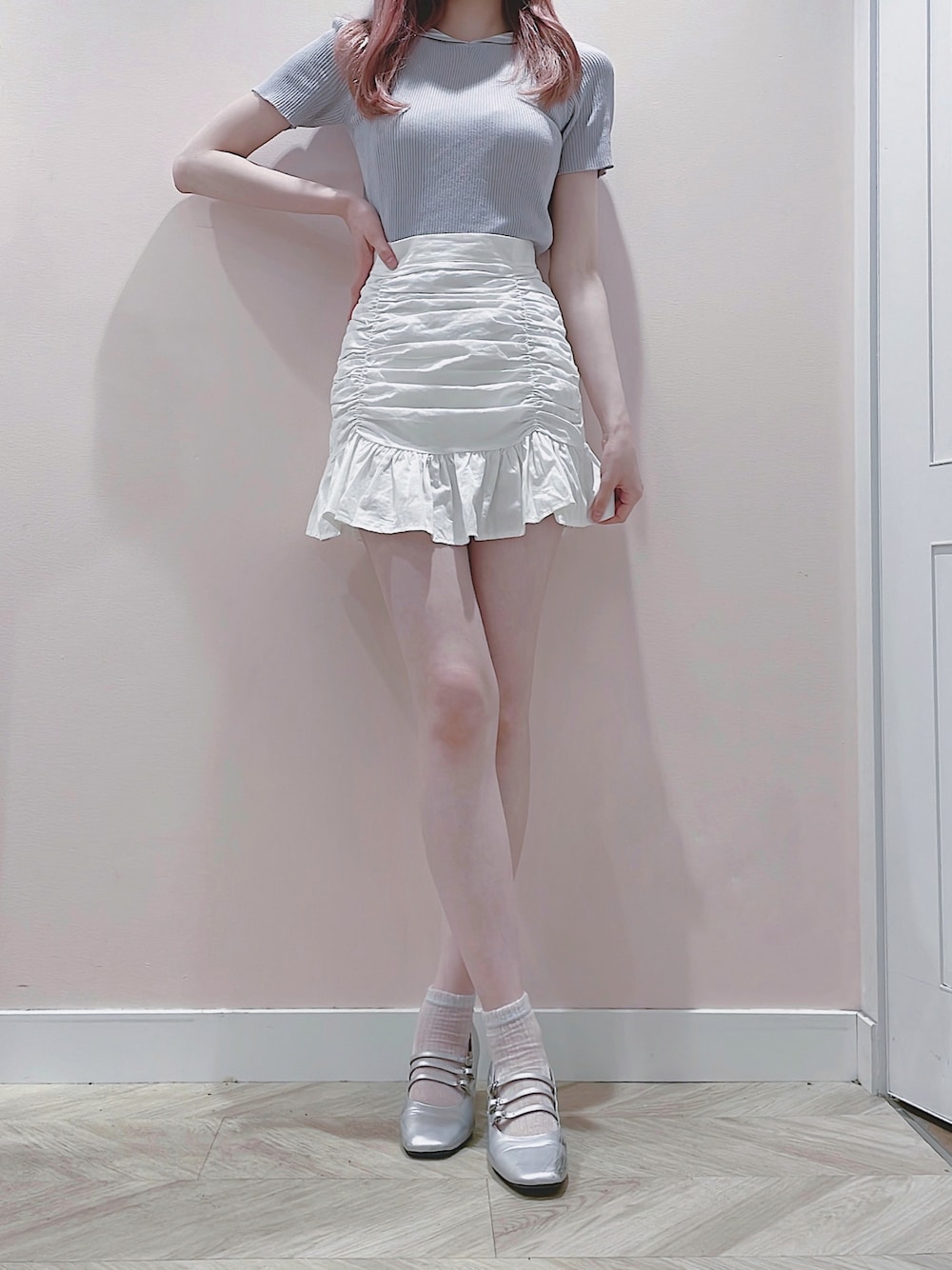 「titty&Co.、ティティーアンドコー、夏コーデ、おしゃれさんと繋がりたい、カラーコーデ、ブルー、ホワイト、ミニスカート、シャーリング、セーラーカラー、マリン、韓国ファッション、プチプラ、Melt the lady、高身長女子」｜「Crea titty&Co. PETITの【Crea titty&Co.PETIT】Crea フリルミニスカート（スカート、ホワイト系）」を使った、momo☁️さん（レディース・168cm）の夏コーディネートの1枚目の写真