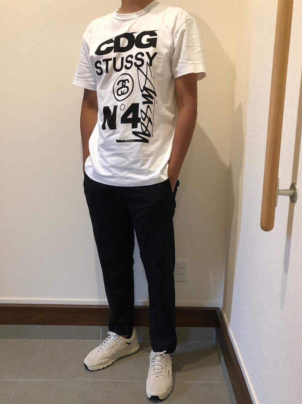 「NIKE」｜「CDGのアイテム（Tシャツ/カットソー、ホワイト系）」を使った、僕の趣味Channelさん（メンズ・178cm）の夏コーディネートの1枚目の写真
