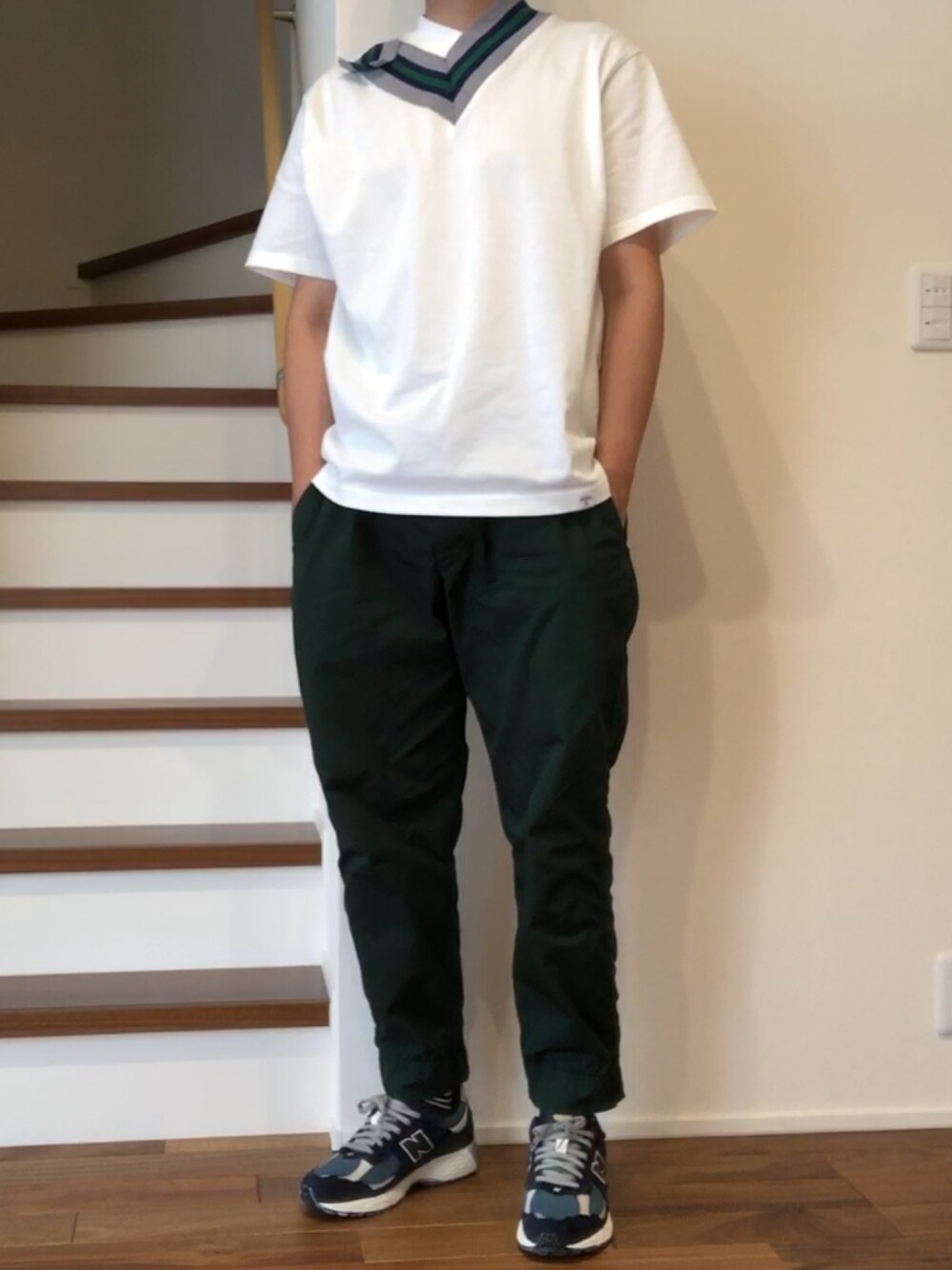「kolor BEACONのアイテム（Tシャツ/カットソー、ホワイト系）」を使った、僕の趣味Channelさん（メンズ・178cm）の夏コーディネートの1枚目の写真