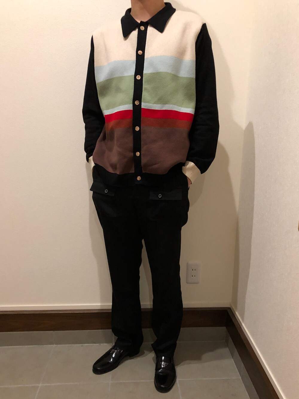 「TTT MSWのアイテム（カーディガン/ボレロ、ブラック系）」を使った、僕の趣味Channelさん（メンズ・178cm）の冬コーディネートの1枚目の写真