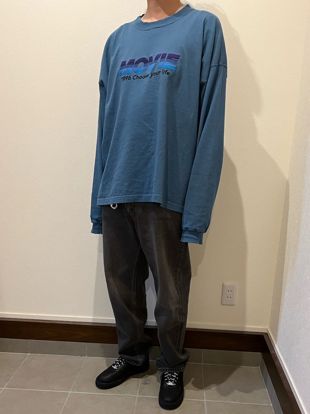 「DAIRIKUのアイテム（Tシャツ/カットソー、ブルー系）」を使った、僕の趣味Channelさん（メンズ・178cm）の秋コーディネートの1枚目の写真