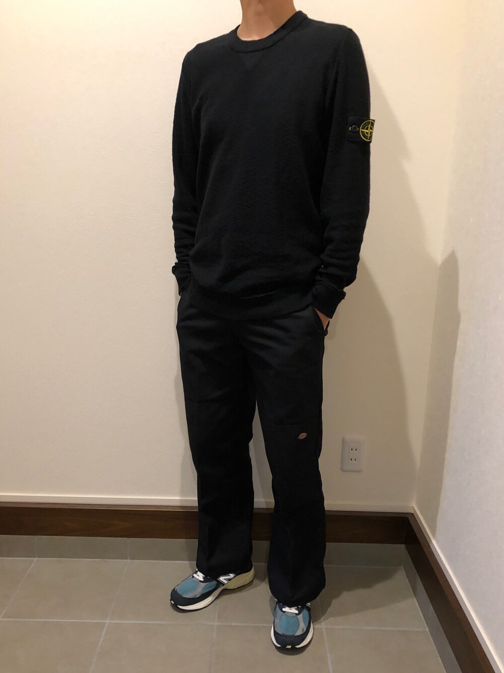 「STONE ISLANDのアイテム（ニット/セーター、ブラック系）」を使った、僕の趣味Channelさん（メンズ・178cm）の秋コーディネートの1枚目の写真