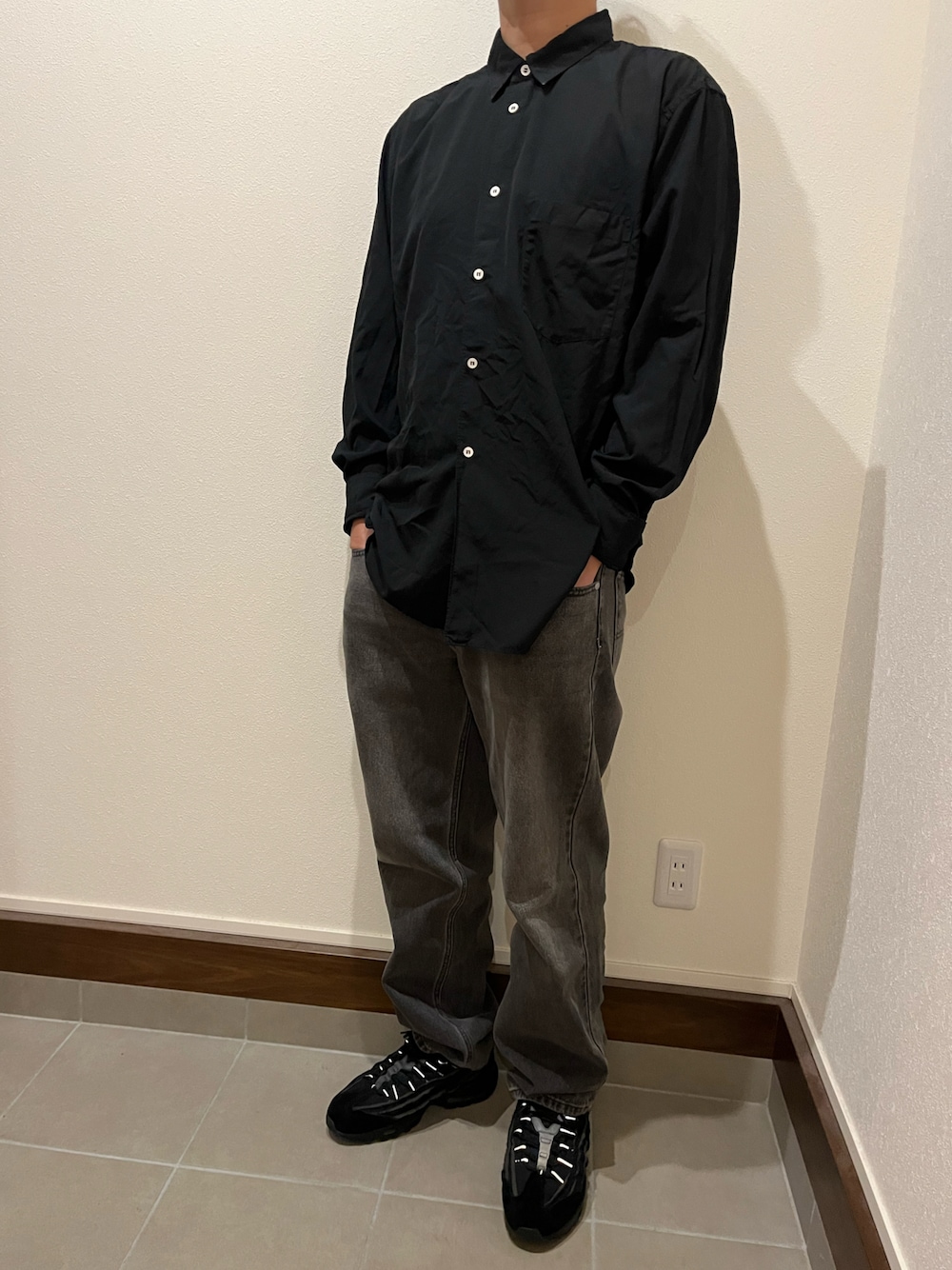 「COMME des GARCONS HOMME PLUSのアイテム（シャツ/ブラウス、ブラック系）」を使った、僕の趣味Channelさん（メンズ・178cm）の冬コーディネートの1枚目の写真