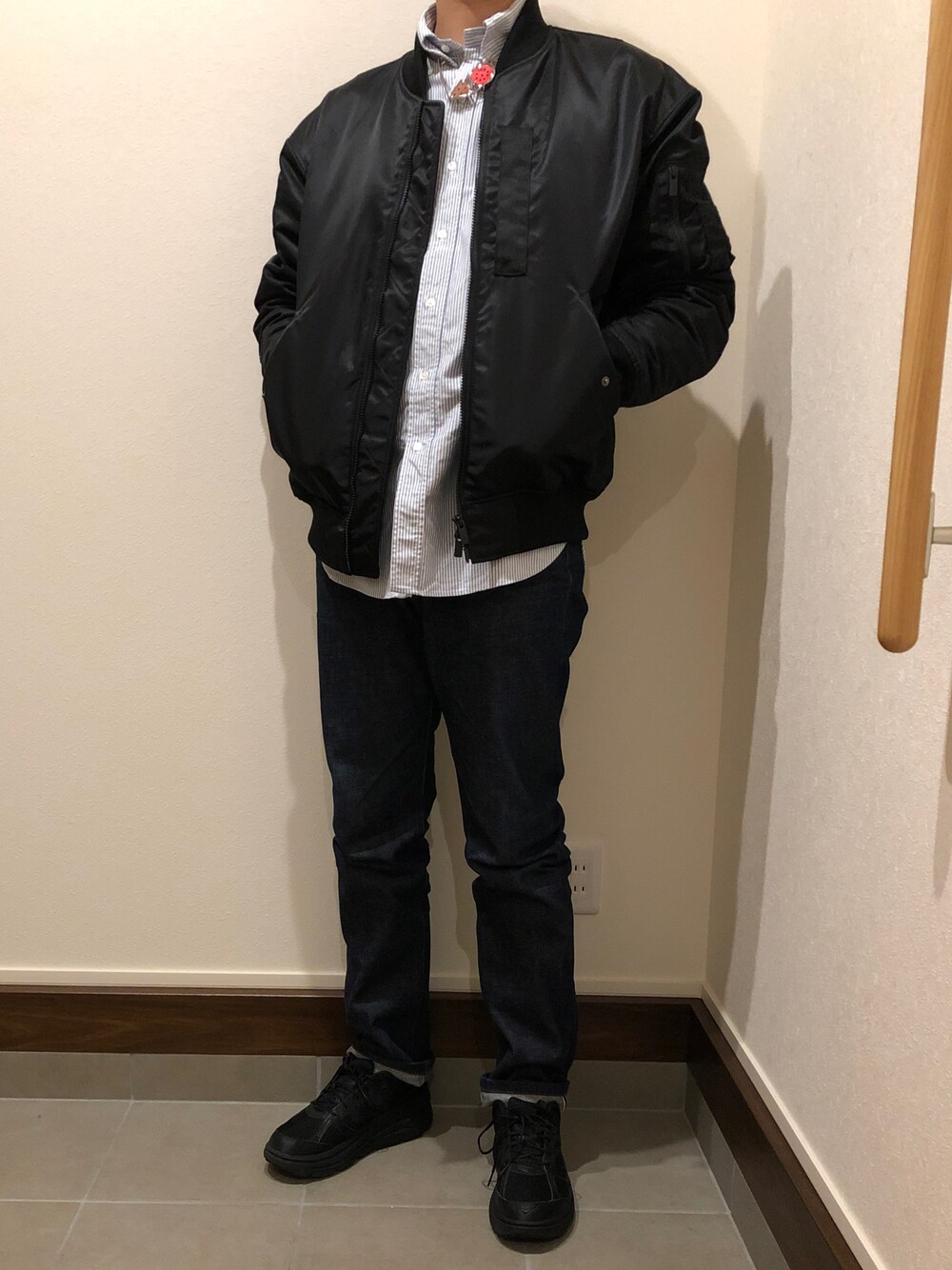「UNIQLOのアイテム（MA-1、ブラック系）」を使った、僕の趣味Channelさん（メンズ・178cm）の冬コーディネートの1枚目の写真