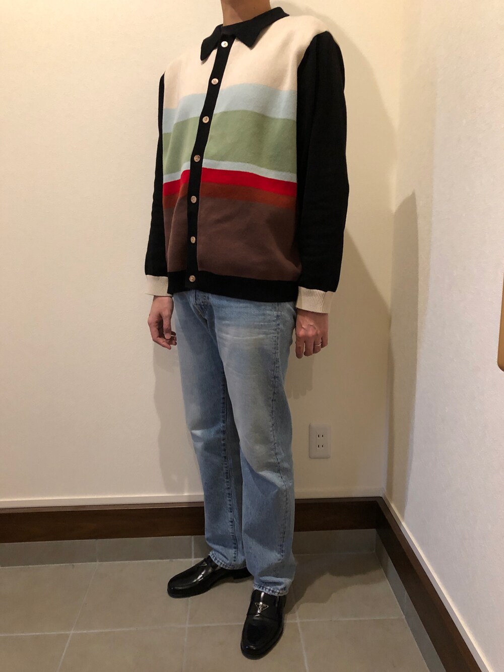 「TTT MSWのアイテム（カーディガン/ボレロ、ブラック系）」を使った、僕の趣味Channelさん（メンズ・178cm）の冬コーディネートの1枚目の写真