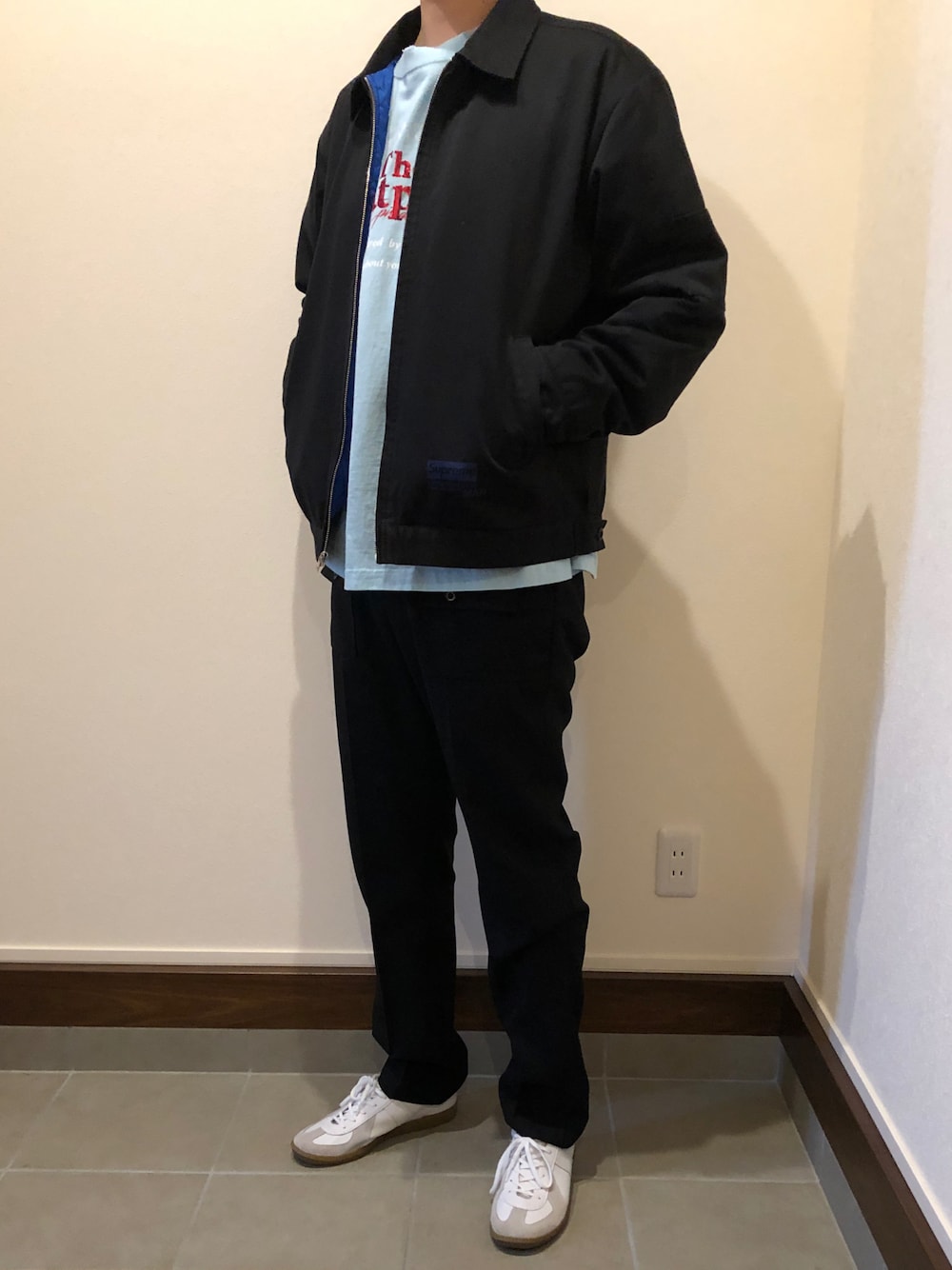 「JUNYA WATANABE MAN、ワークジャケット」｜「Supreme のアイテム（ブルゾン、ブラック系）」を使った、僕の趣味Channelさん（メンズ・178cm）の冬コーディネートの1枚目の写真