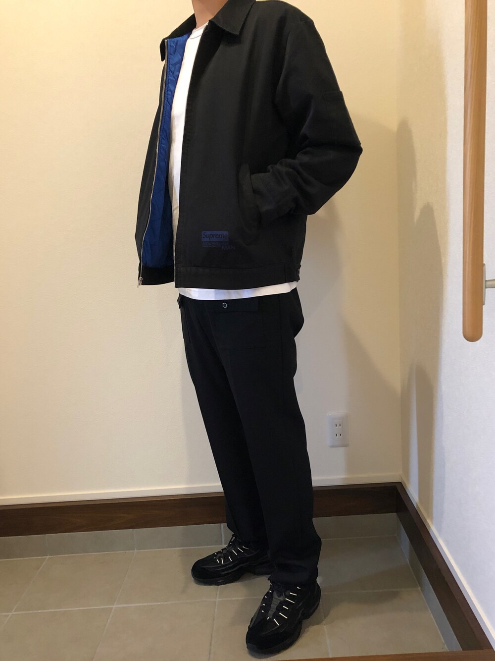 「JUNYA WATANABE MAN、NIKE、airmax95」｜「Supreme のアイテム（ブルゾン、ブラック系）」を使った、僕の趣味Channelさん（メンズ・178cm）の冬コーディネートの1枚目の写真
