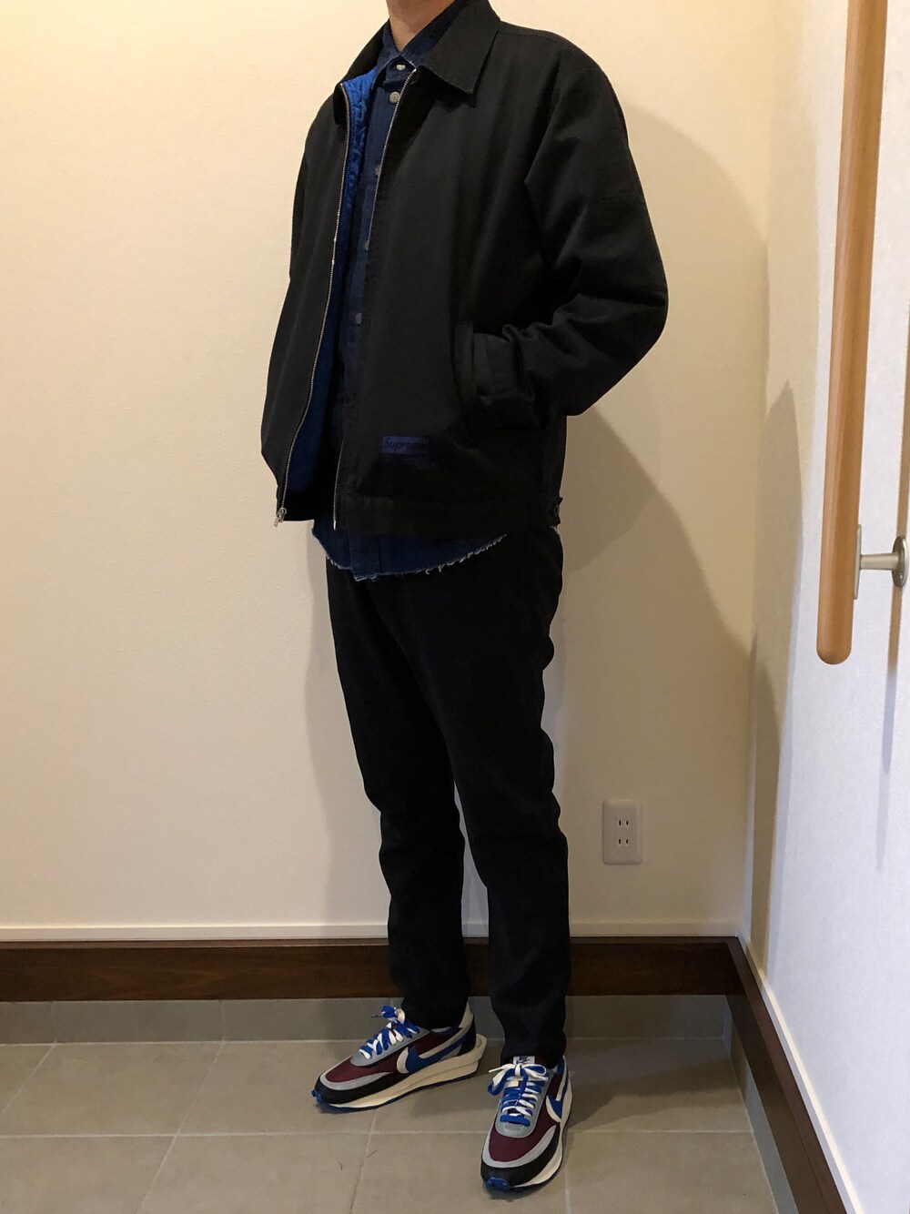 「JUNYA WATANABE MAN、sacai、UNDER COVER、NIKE、sacai×nike、undercover x nike」｜「Supreme のアイテム（ブルゾン、ブラック系）」を使った、僕の趣味Channelさん（メンズ・178cm）の冬コーディネートの1枚目の写真