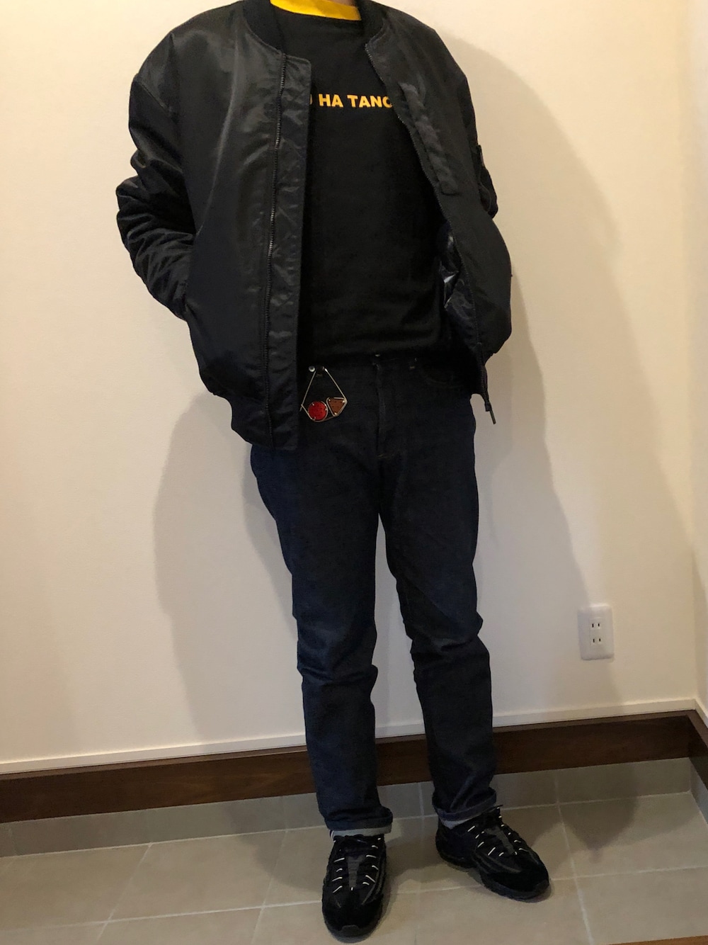 「BOKU HA TANOSIIのアイテム（Tシャツ/カットソー、ブラック系）」を使った、僕の趣味Channelさん（メンズ・178cm）の冬コーディネートの1枚目の写真