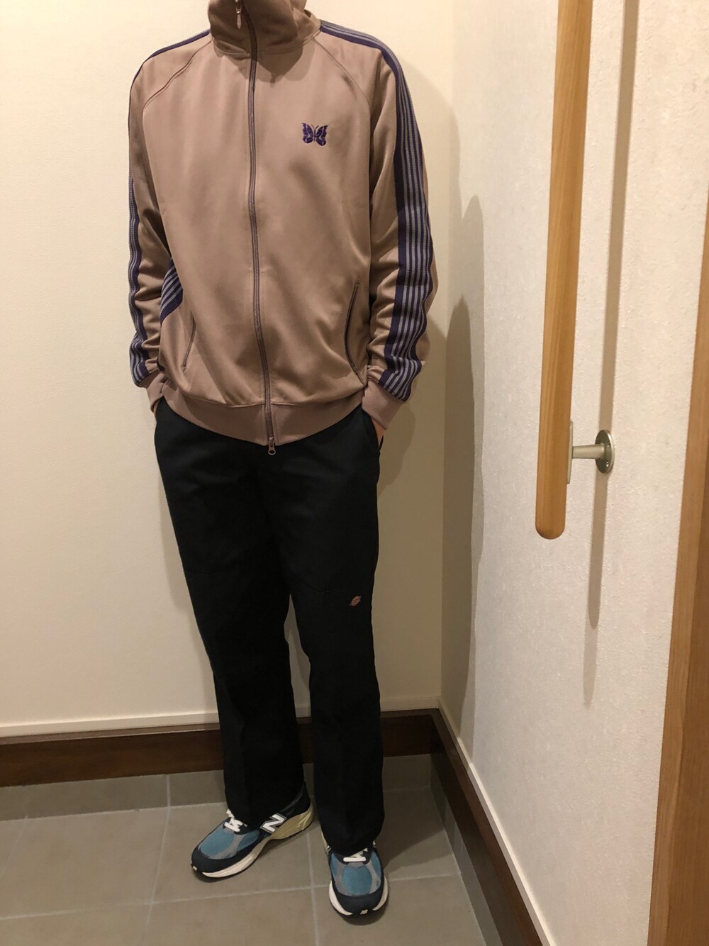 「Needlesのアイテム（その他アウター、パープル系）」を使った、僕の趣味Channelさん（メンズ・178cm）の秋コーディネートの1枚目の写真
