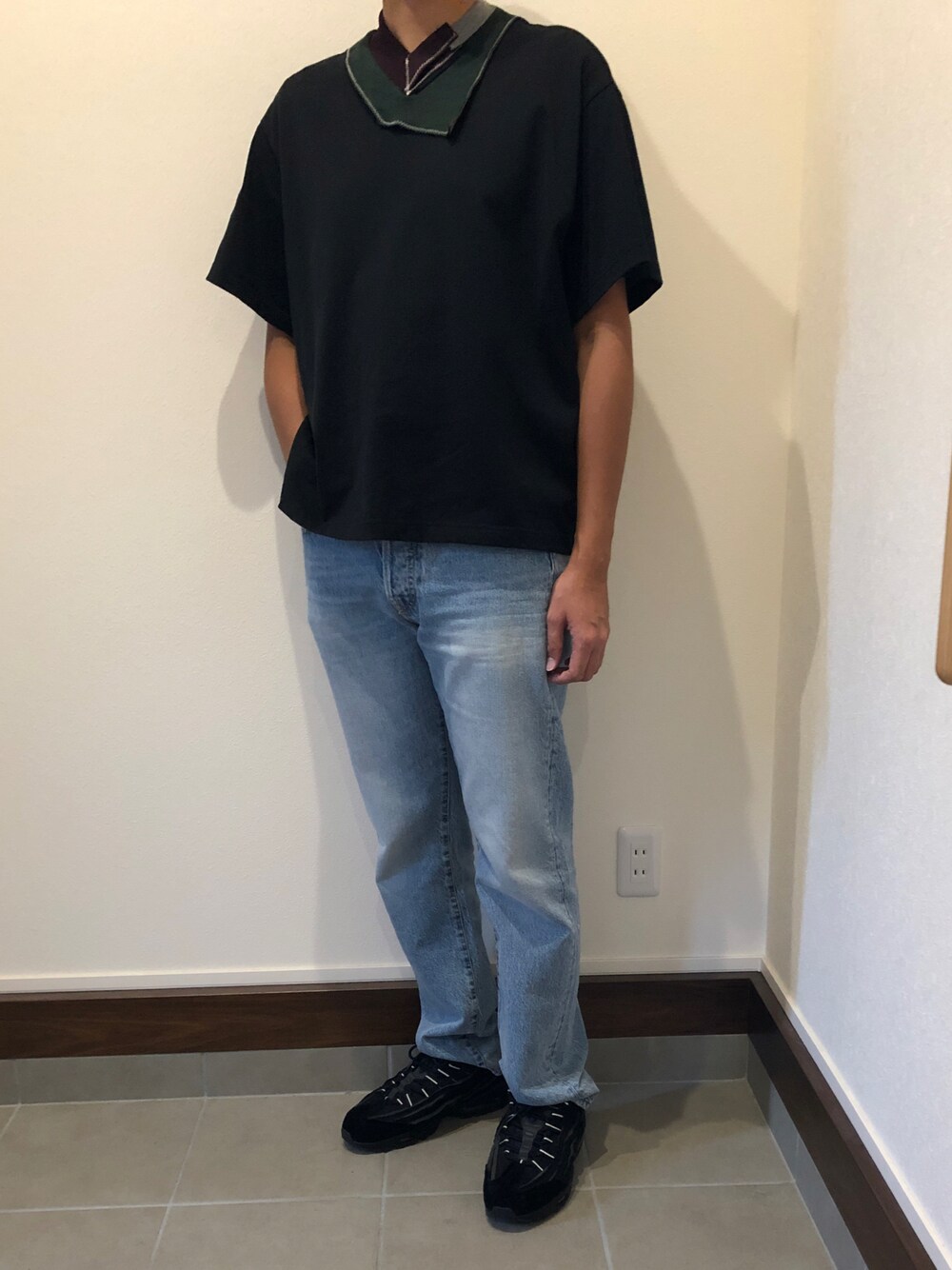「NIKE、airmax95」｜「kolorのアイテム（Tシャツ/カットソー、ブラック系）」を使った、僕の趣味Channelさん（メンズ・178cm）の夏コーディネートの1枚目の写真