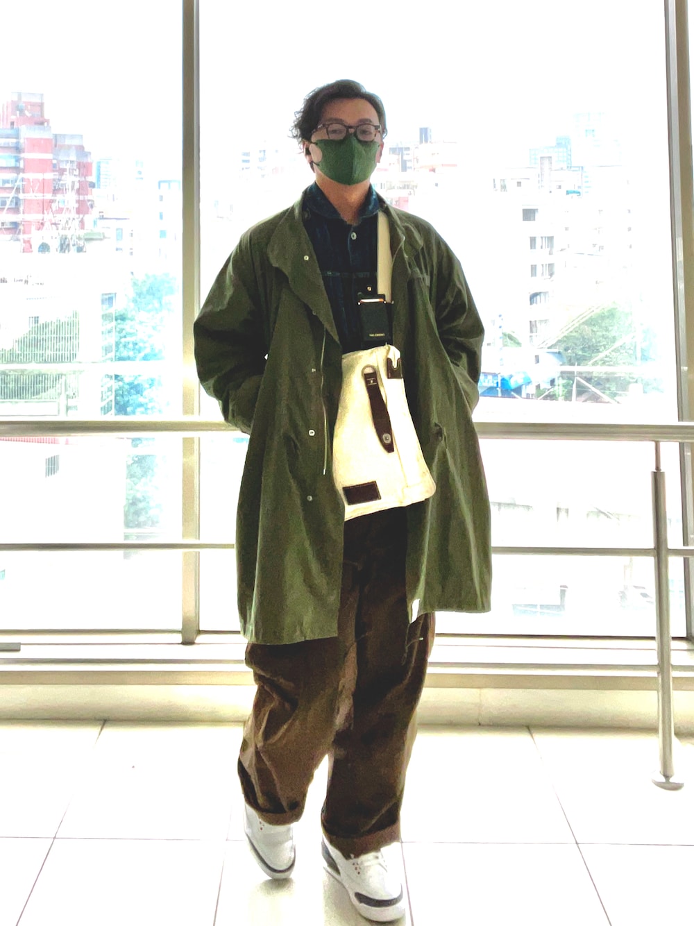 「ootd、球鞋、休閒、復古、nike、通勤穿搭」｜「Nigel Cabournのアイテム（チノパンツ、ブラウン系）」を使った、🇹🇼 ジェス_柚子パパさん（メンズ・173cm）の春コーディネートの1枚目の写真