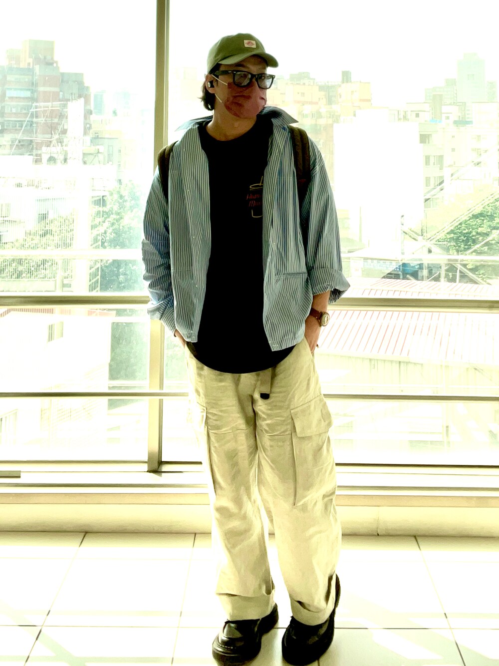 「ootd、街頭穿搭、休閒、oversize、工裝褲、通勤穿搭」｜「Nigel Cabournのアイテム（チノパンツ、ベージュ系）」を使った、🇹🇼 ジェス_柚子パパさん（メンズ・173cm）の夏コーディネートの1枚目の写真
