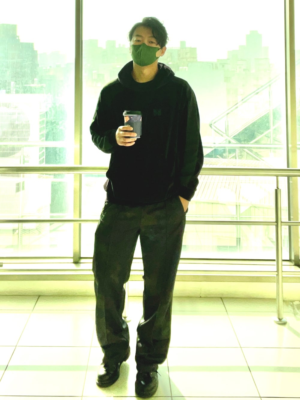 「ootd、街頭穿搭、休閒、基礎款、通勤穿搭、紫」｜「Needlesのアイテム（チノパンツ、パープル系）」を使った、🇹🇼 ジェス_柚子パパさん（メンズ・173cm）の冬コーディネートの1枚目の写真