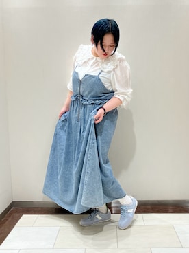「HIMIKO（ヒミコ）の【HIMIKO】レザーコンビスニーカー/657302（スニーカー、ブルー系）」を使った、HIMIKO　札幌丸井今井店さん（レディース・152cm）の春コーディネート