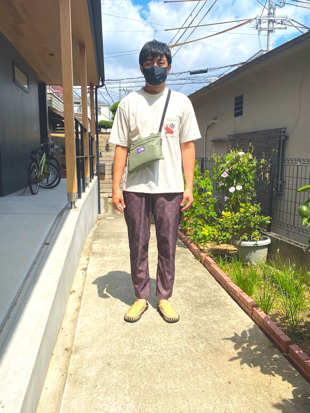 「夏、シンプル、オーバーサイズ、ビックシルエット、夏だ！Tシャツ着よう！、Tシャツ、シェフパンツ、トムとジェリー」｜「MIZUNOのミズノマウスカバー　チャコールブラック　M（マスク、ブラック系）」を使った、汗疹さん（メンズ・177cm）の夏コーディネートの1枚目の写真