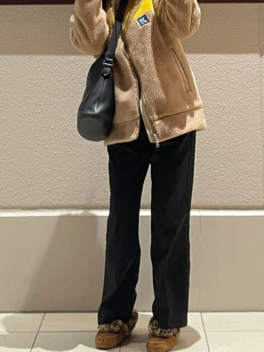 「今日のコーデ、パンツコーデ、休日スタイル、冬コーデ、モコモコアウター、モコモコ」｜「HELLY HANSENのアイテム（ジャケット/アウター、ベージュ系）」を使った、キノコさん（レディース・153cm）の秋コーディネートの1枚目の写真