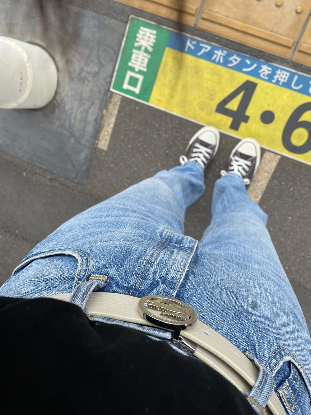 「シンプルコーデ、春、スニーカーコーデ、デニムコーデ、デニム、オーバーサイズ、プチプラ、着回しコーデ、学校、低身長、低身長コーデ、低身長女子、ラフ、ラフコーデ」｜「GUのアイテム（デニムパンツ、ブルー系）」を使った、キノコさん（レディース・151cm）の春コーディネートの1枚目の写真