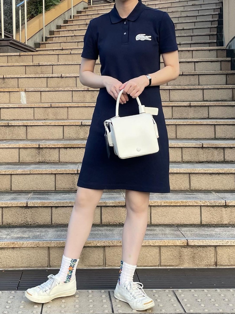 「LACOSTE、ootd、ポロシャツワンピース、低身長、ポロシャツ、きれいめカジュアル、大人カジュアル」｜「LACOSTEのアイテム（ワンピース、ブルー系）」を使った、tororoさん（レディース・155cm）の夏コーディネートの1枚目の写真