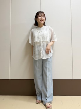 「INDIVI（インディヴィ）の【洗える／ドットモチーフ】ケープスリーブブラウス（シャツ/ブラウス、ホワイト系）」を使った、Rikoさん（レディース）の夏コーディネート